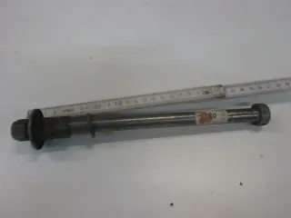 O. Suzuki GSX 750 E GS75X Steckachse vorne Achse Vorderrad Felge axle 15 mm - Bild 1