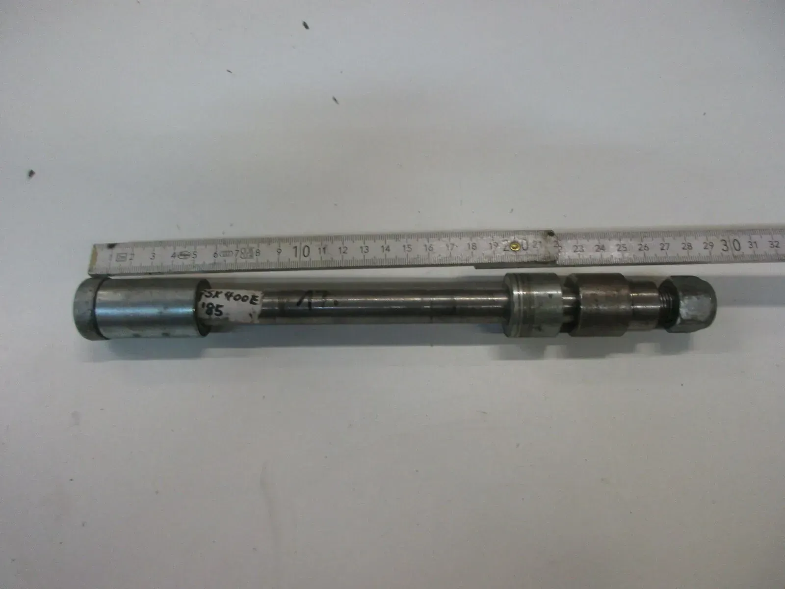 O. Suzuki GSX 400 E GK 53 C Steckachse hinten Achse Hinterrad Felge axle wheel - Bild 1