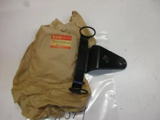 E1544. Suzuki GS 1000 Lampenhalter 51530-49000-291 vorne rechts Scheinwerferhalter - Bild 1