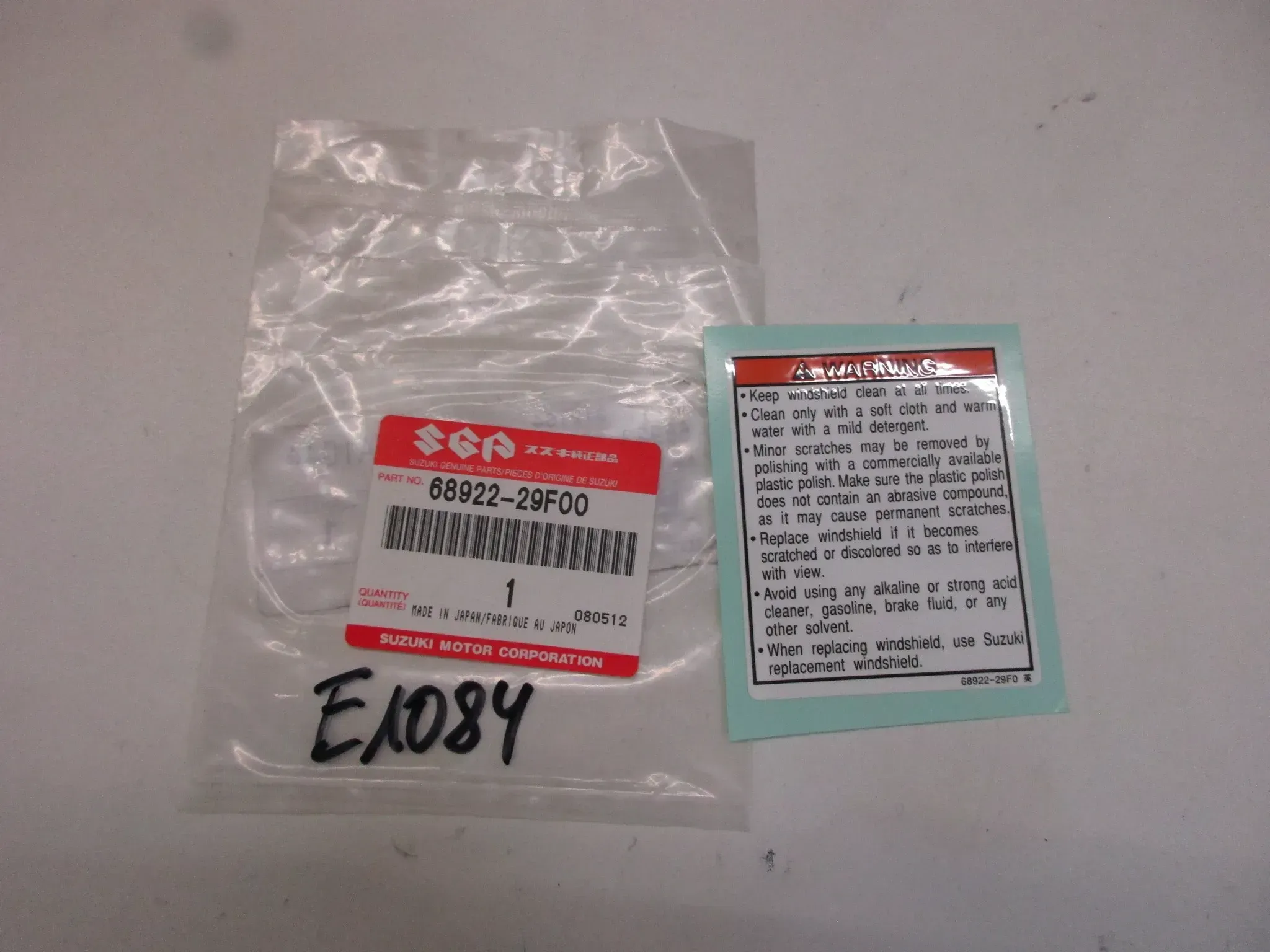E1084. Suzuki SV 1000 S Aufkleber Dekor 68922-29F00 Emblem Verkleidung Schriftzug - Bild 1