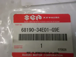 E1652. Suzuki GSX-R 600_750 Aufkleber Dekor 68190-34E01-G9E Verkleidung links Emblem Logo - Bild 4
