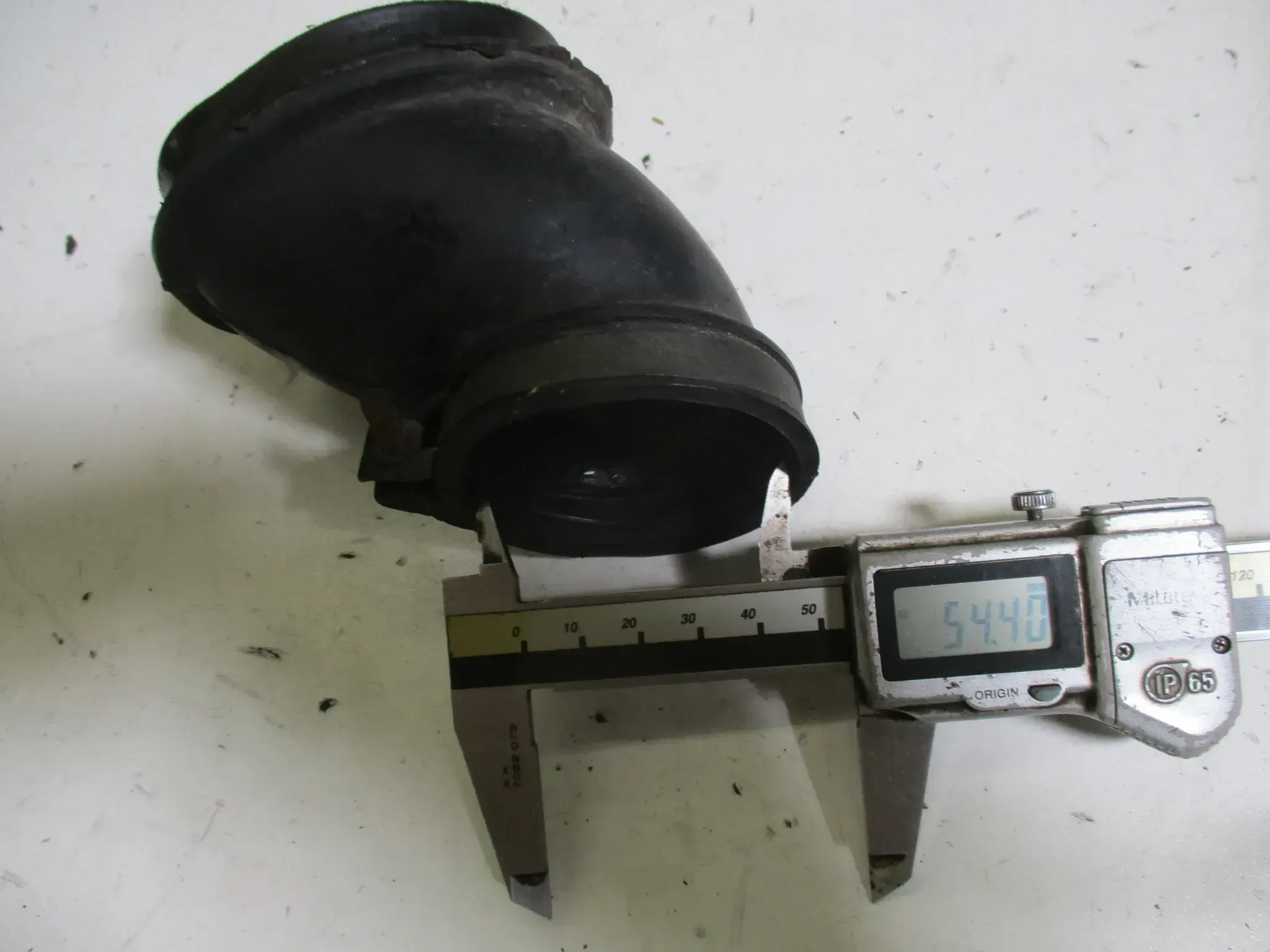 2. Honda FT 500 PC07 Flat Track Ansaugrohr Luftfilterkasten Luftrohr Gummi Kanal - Bild 1