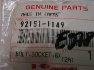 E978. Kawasaki ZRX 1100 ZR1100 Schraube Verkleidung 92151-1149 Bolzen M6 bolt - Bild 4