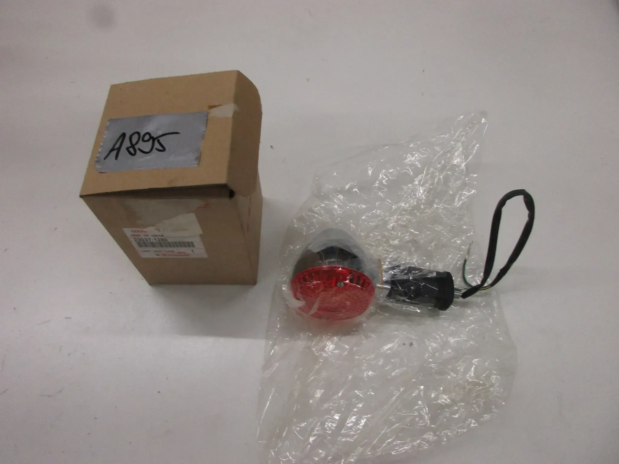 A895 Kawasaki ZR 550 Zephyr Blinker hinten Original links oder rechts 23037-1280 turn signal - Bild 1
