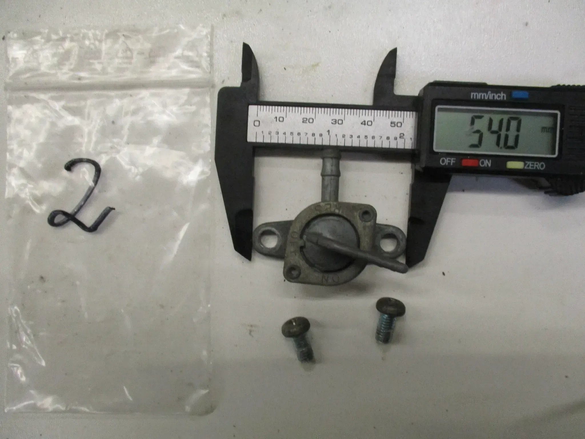 3. Honda GL 1100 SC02 Goldwing Benzinhahn Kraftstoffhahn #2 Tank Benzintank Ablass - Bild 1