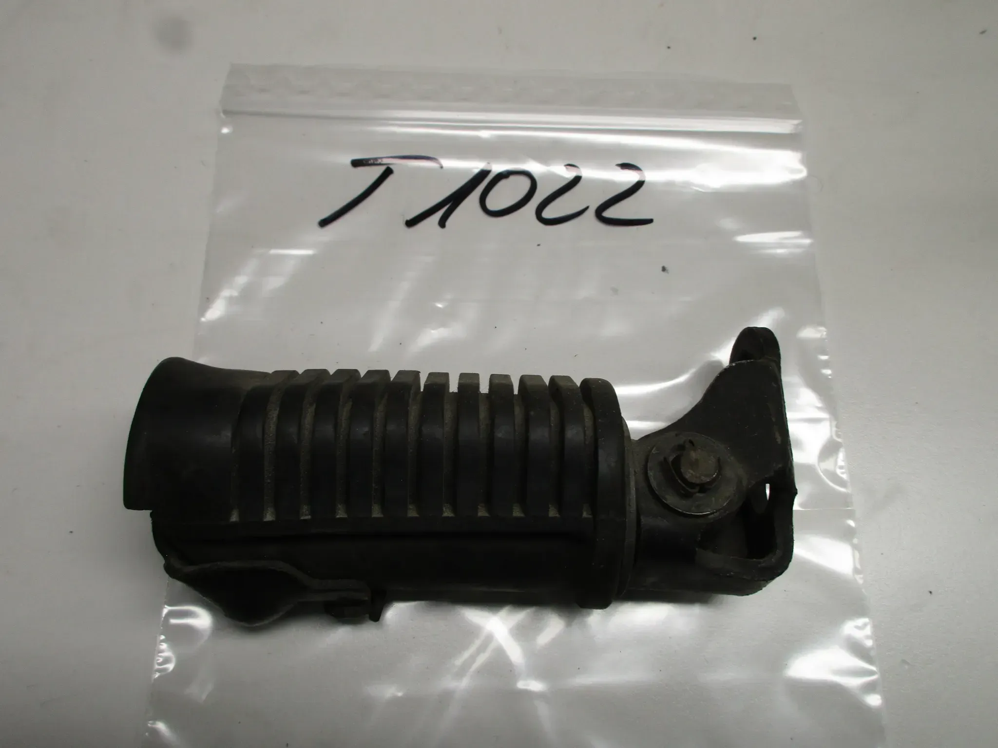 T1022 Honda CB 650 RC03 CX 500 Fussraste vorne links Fahrerraste left - Bild 1