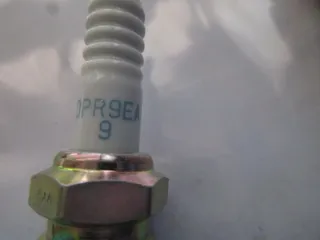 R1886 NGK DPR9EA Kawasaki Yamaha Suzuki Zündkerze Motor Ø 14 mm - Bild 4