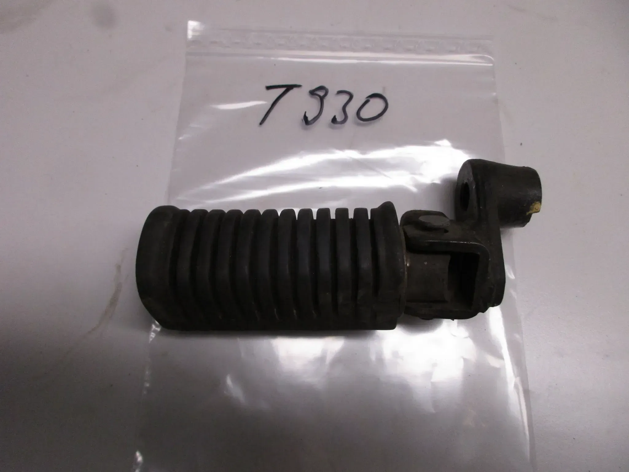 T930 Kawasaki Z 440 LTD KZ440A Fussraste vorne Fahrerraste left - Bild 1