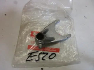 E520. Suzuki DR 500_600 S Schaltklaue Schaltgabel 25221-37400 Getriebe Motor Gangschaltung - Bild 3