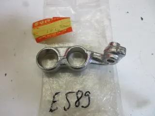 E589. Suzuki GS 550_650 E Fußrastenhalter vorne rechts 43511-34510 Fußraste - Bild 2