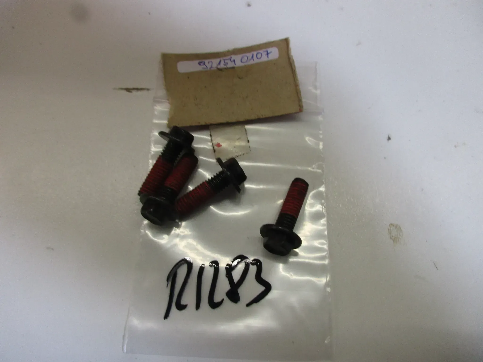 R1283 Kawasaki ZX-10R Ninja Schrauben Bremssattel 92154-0107 Bremse M6x20 mm bolt - Bild 1