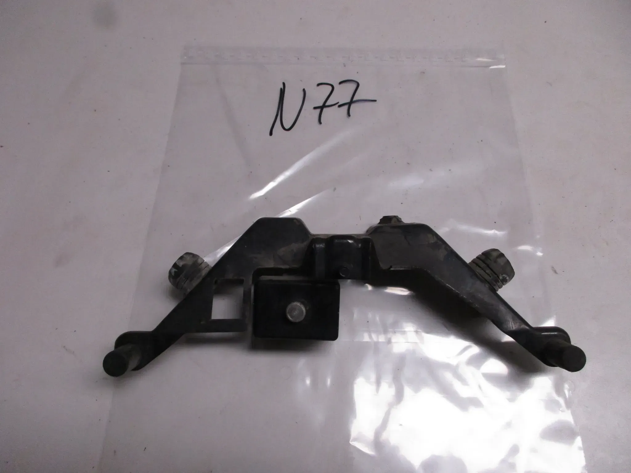 N77 BMW R80 R100 Sicherungskasten Elektrikhalter Sicherungsbox Rahmen - Bild 1