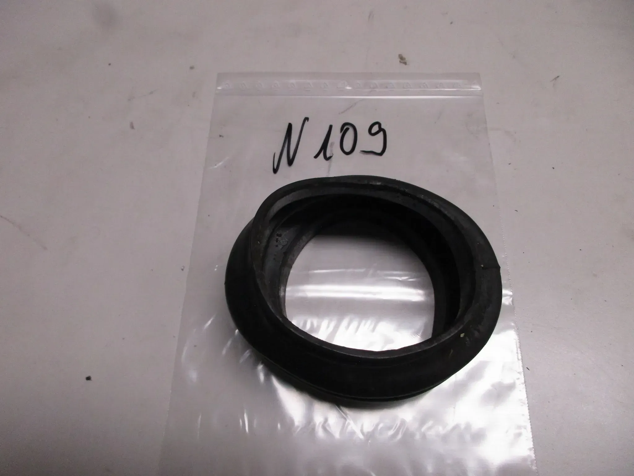 N109 BMW R 100 RT 80 Manschette Staubkappe 1230304 Gummibalg Getriebe - Bild 1