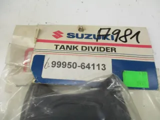 A981 Suzuki VL_VZ_VX 600_800 Tankpad Divider 99950-64113 - Bild 2