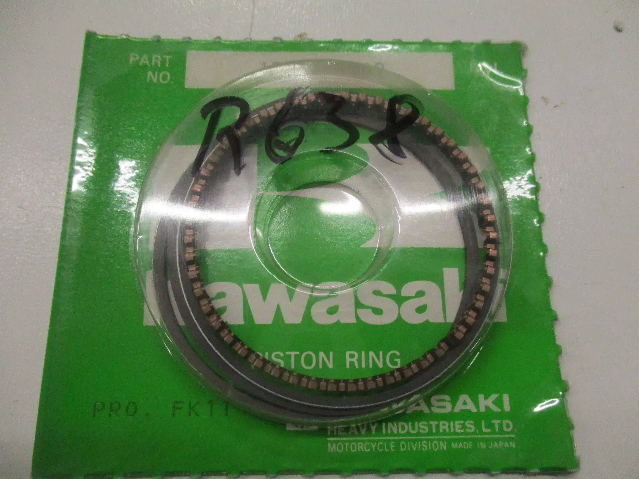 R638 Kawasaki GPX 500 ZX500B Kolbenring 13008-1069 Motor piston ring - Bild 1