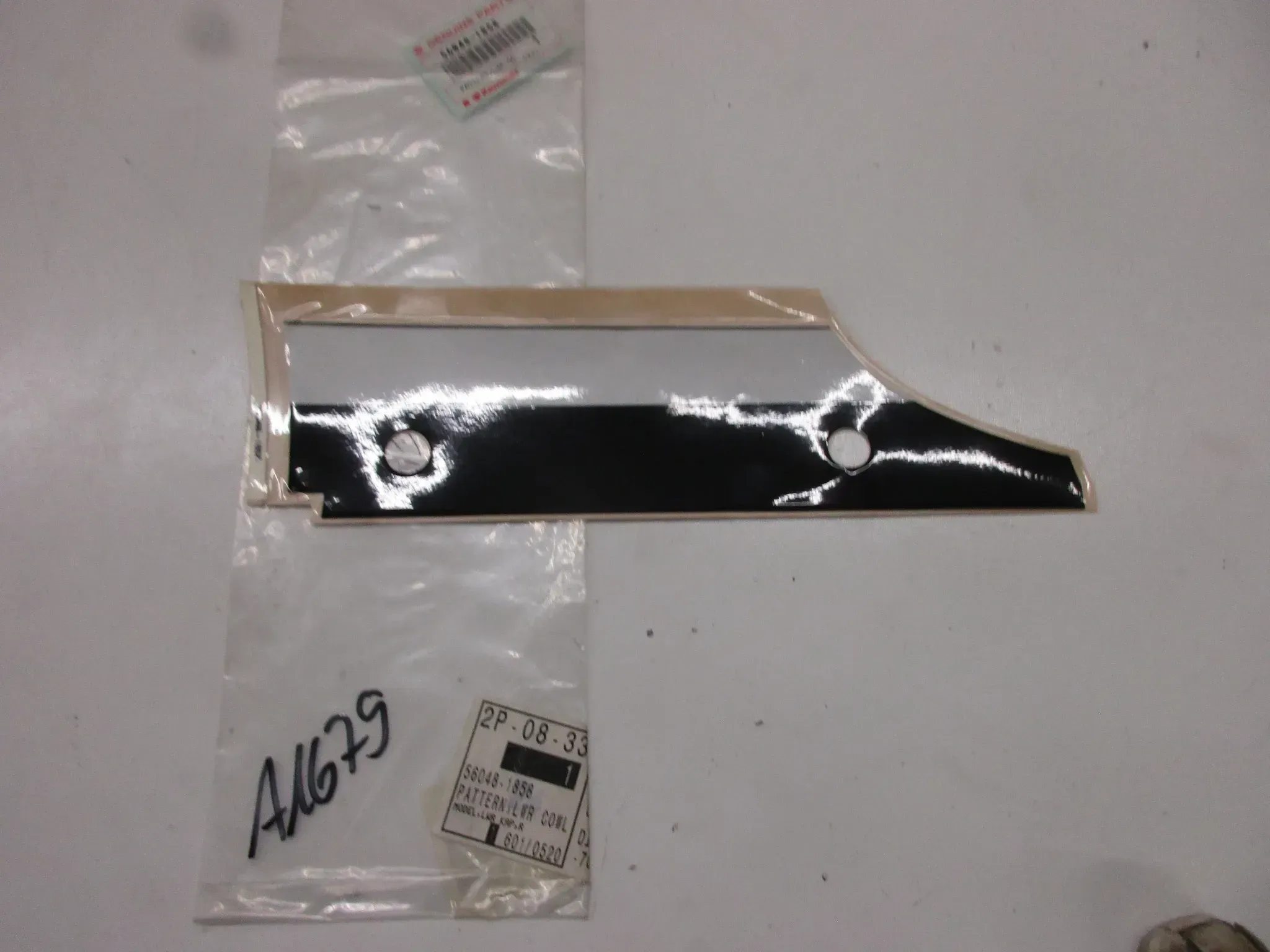 A1679 Kawasaki GPX 600 R Aufkleber Verkleidung Emblem 56048-1858 Dekor Original - Bild 1