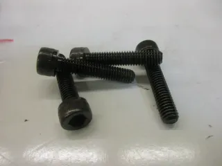 B10. Suzuki LT-A 700 Schraube Motordeckel Motor Motorgehäuse bolt 07130-06303 - Bild 2