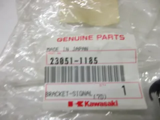 R78. Kawasaki GPZ 600 R GPZ 750 R Blinkeraufnahme Blinker vorne links 23051-1185 - Bild 4