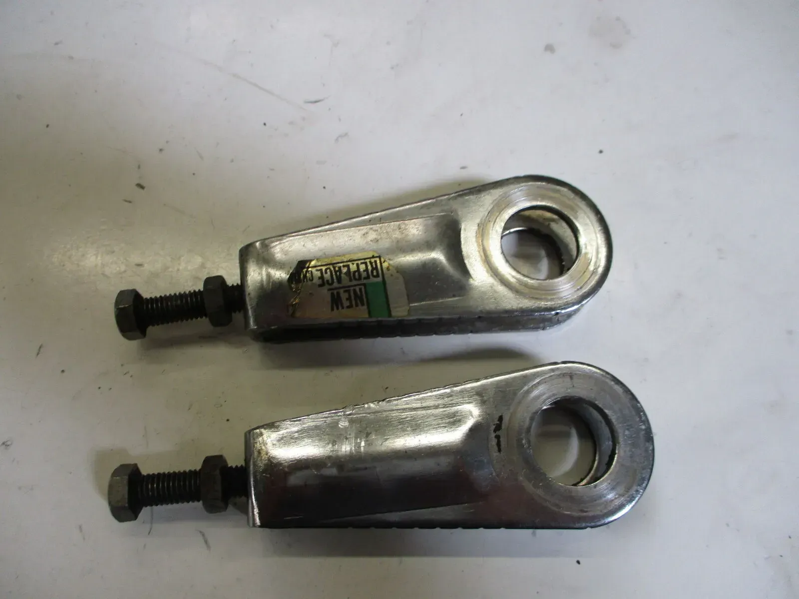 2. Honda CB 750 K RC01 KZ Kettenspanner Antriebskettenspanner rechts links - Bild 1