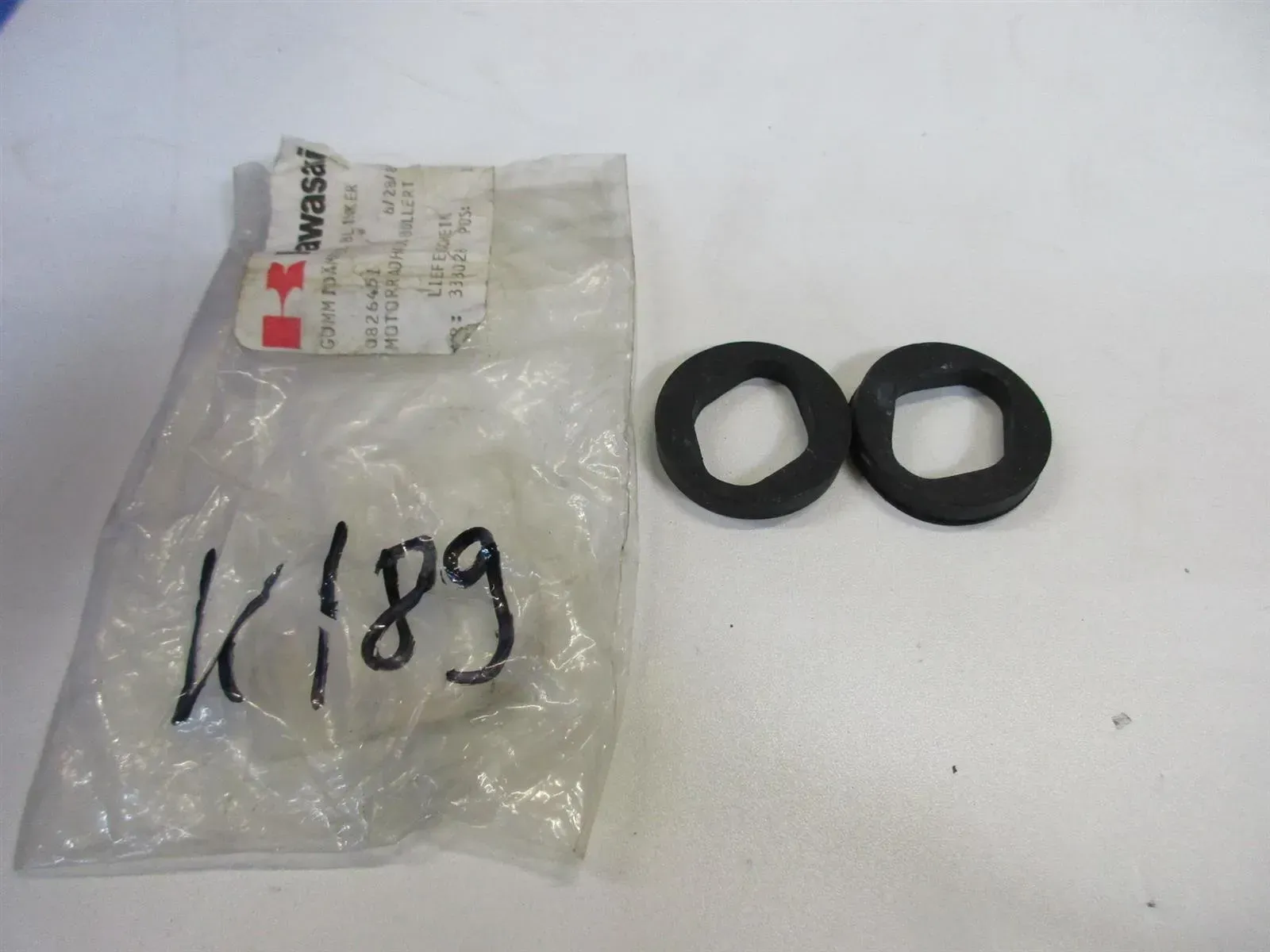 K189 Kawasaki GPZ 550 KZ550 Dichtung Gummi Blinker Dämpfer signal 92075-1278 - Bild 1