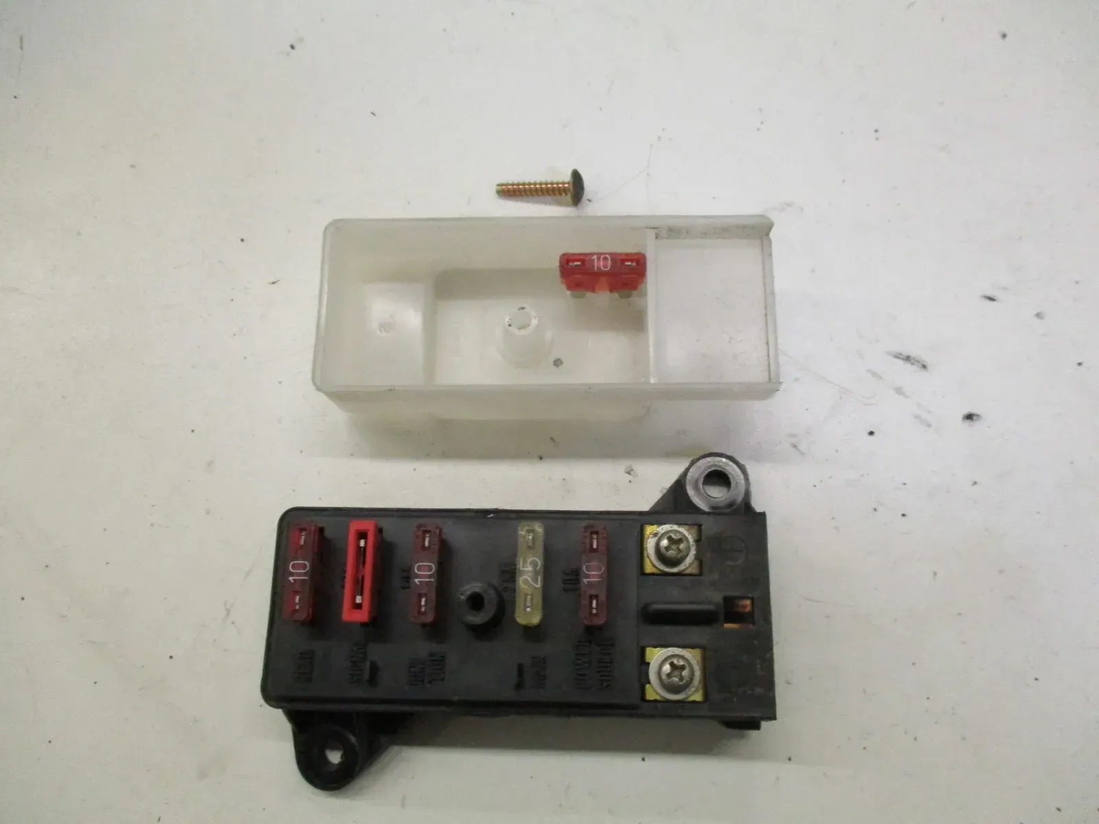 Sicherungskasten Sicherungsbox 8. Suzuki GSX 600 F GN72B Fusebox Sicherungen - Bild 1