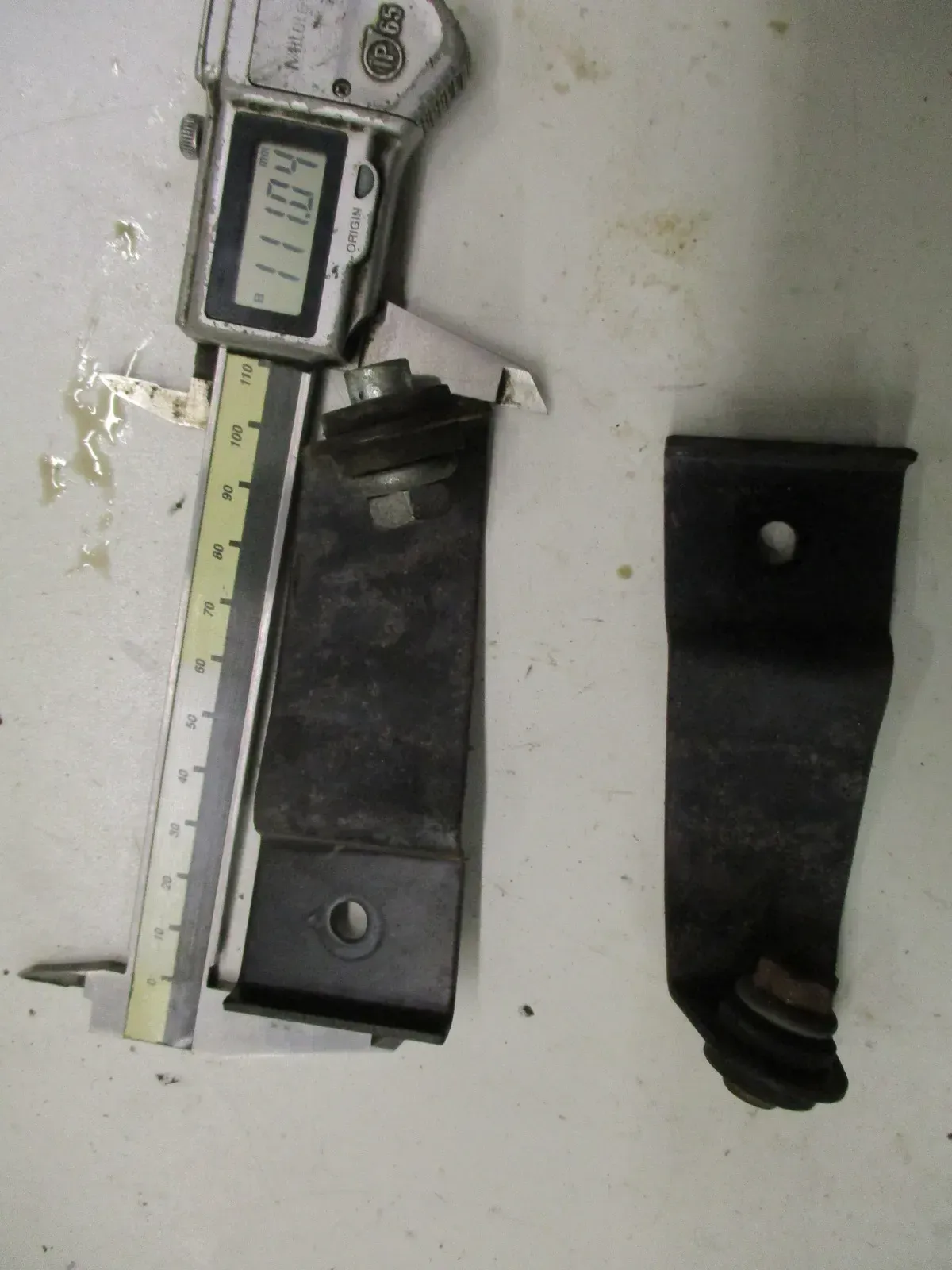 Halter Strebe Ölkühler 8. Suzuki GSX 600 F GN72B Befestigung Metallstrebe - Bild 1