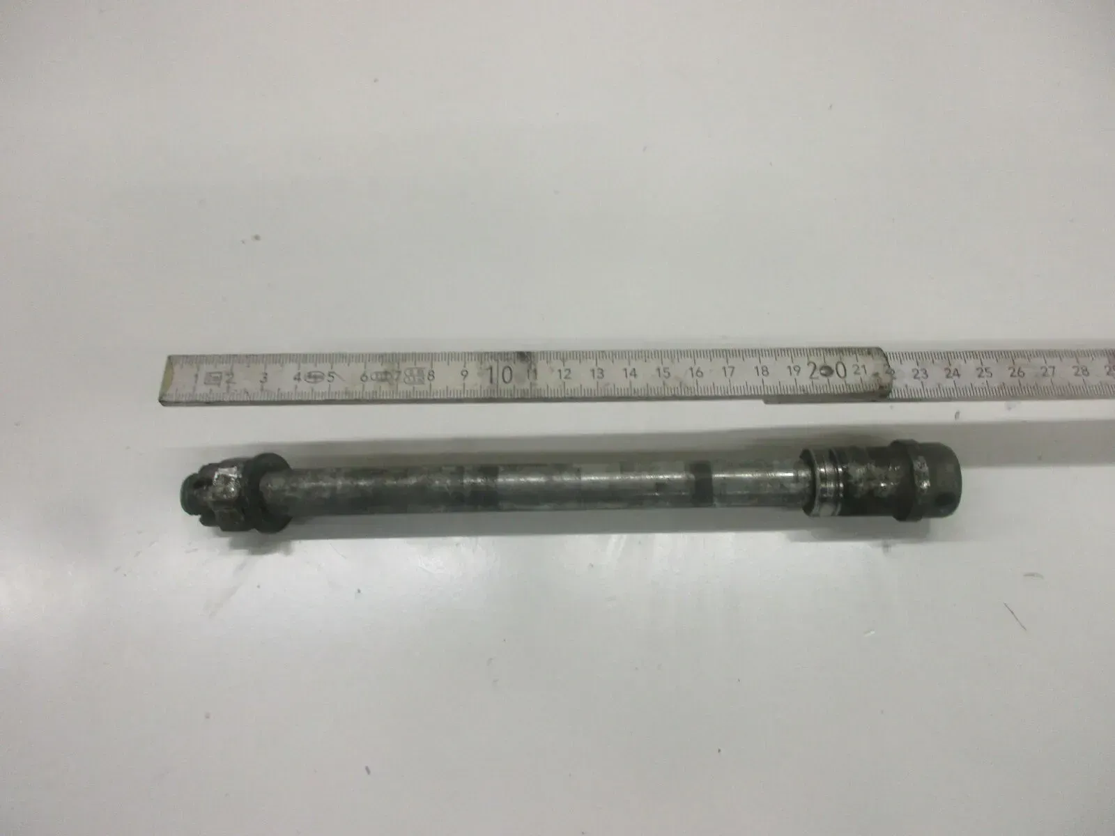Kawasaki GPZ 305 EX305A Steckachse vorne 15 mm Achse Vorderrad Felge axle - Bild 1