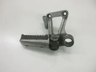 4. Kawasaki GPZ 600 R ZX600A Fußrastenhalter hinten rechts mit Fussraste Sozius - Bild 1