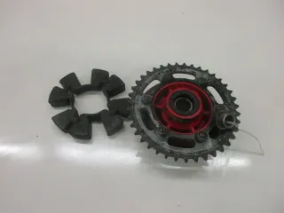 3. Kawasaki GPZ 600 R ZX600A Kettenradträger mit Ruckdämpfer Antrieb Gummi - Bild 1