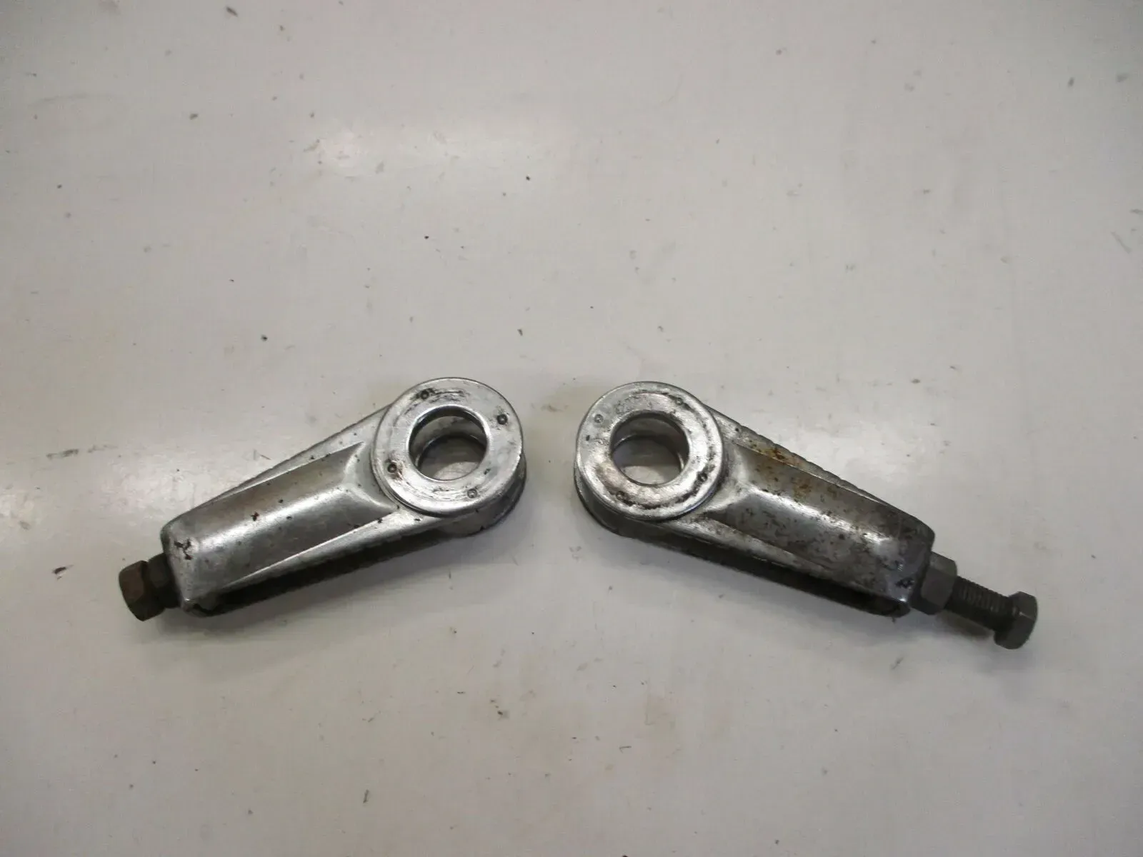 3. Honda CB 900 F_F2 Bol d`Or SC01 Kettenspanner Antriebskettenspanner rechts li - Bild 1