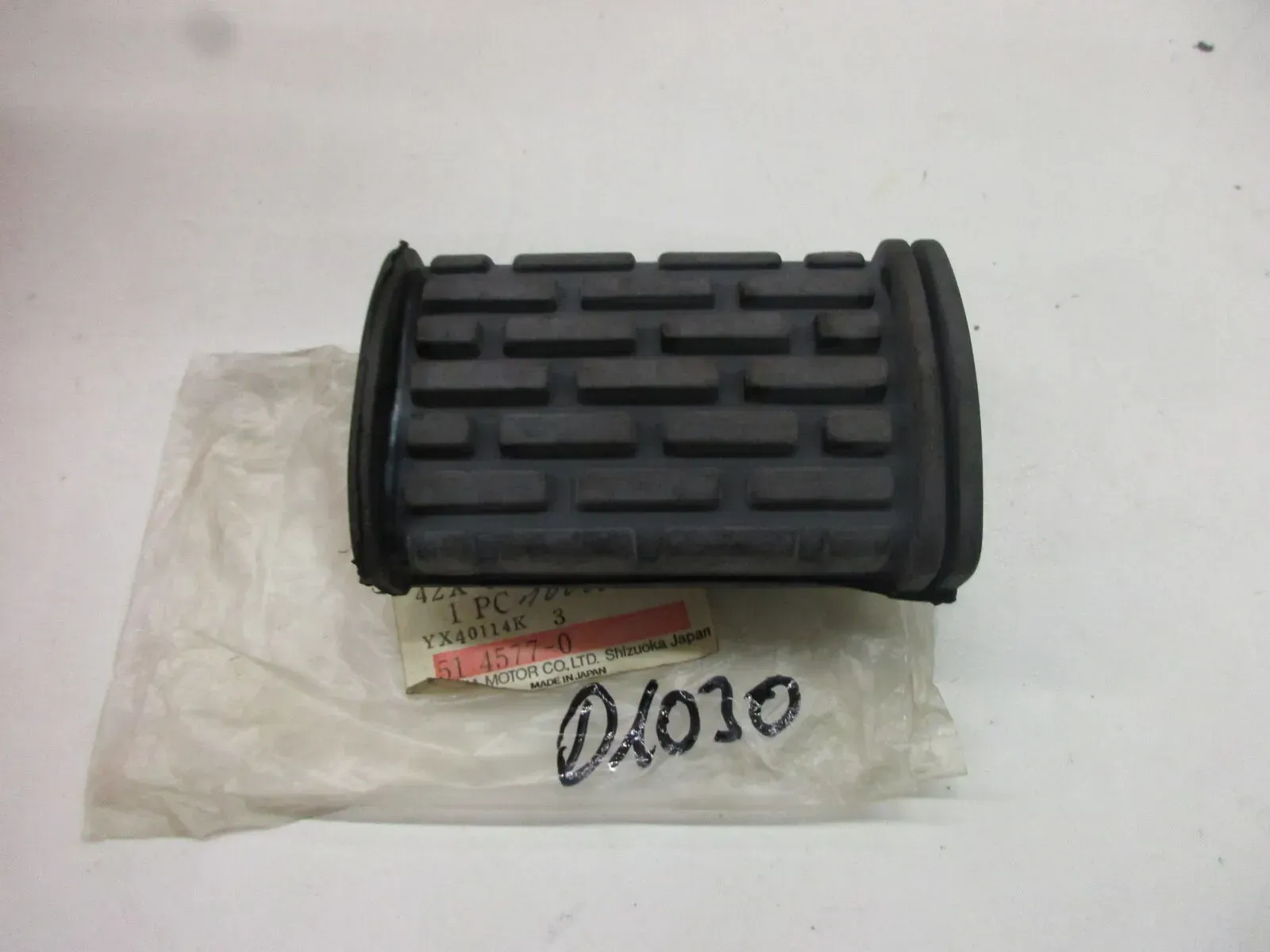 Fußraste 42X-27413-00 D1030. Yamaha XV 1000 Ersatzgummi Ersatzpedal Fussraste - Bild 1