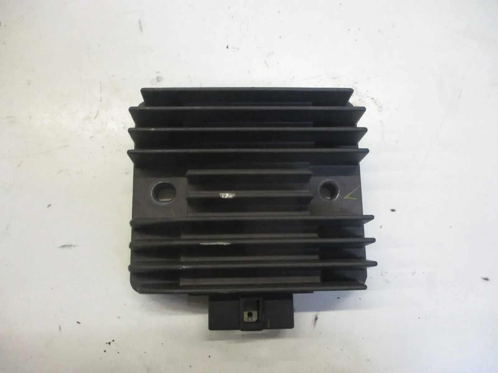 Spannungsregler SH713AA X610 Yamaha YZF-R6 RJ 05 Bj.03-05 Lichtmaschine Regler - Bild 1