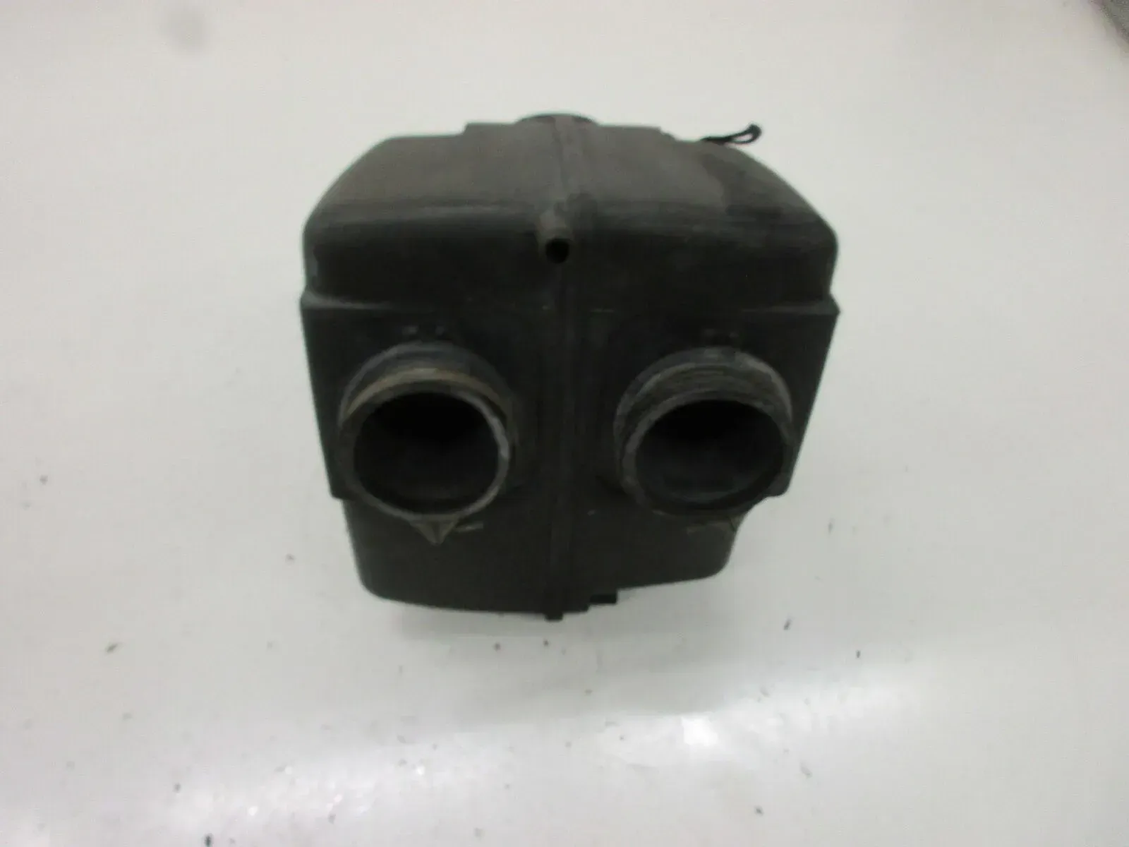 6. Suzuki GS 500 E GM 51 B Luftfilter Luftfilterkasten Vergaser Gehäuse airbox - Bild 1