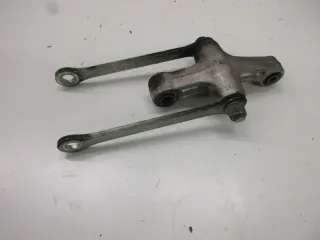 Suzuki GSX 600 F Typ AJ Umlenkung Knochen Federbein Schwinge Aufnahme Halter - Bild 3