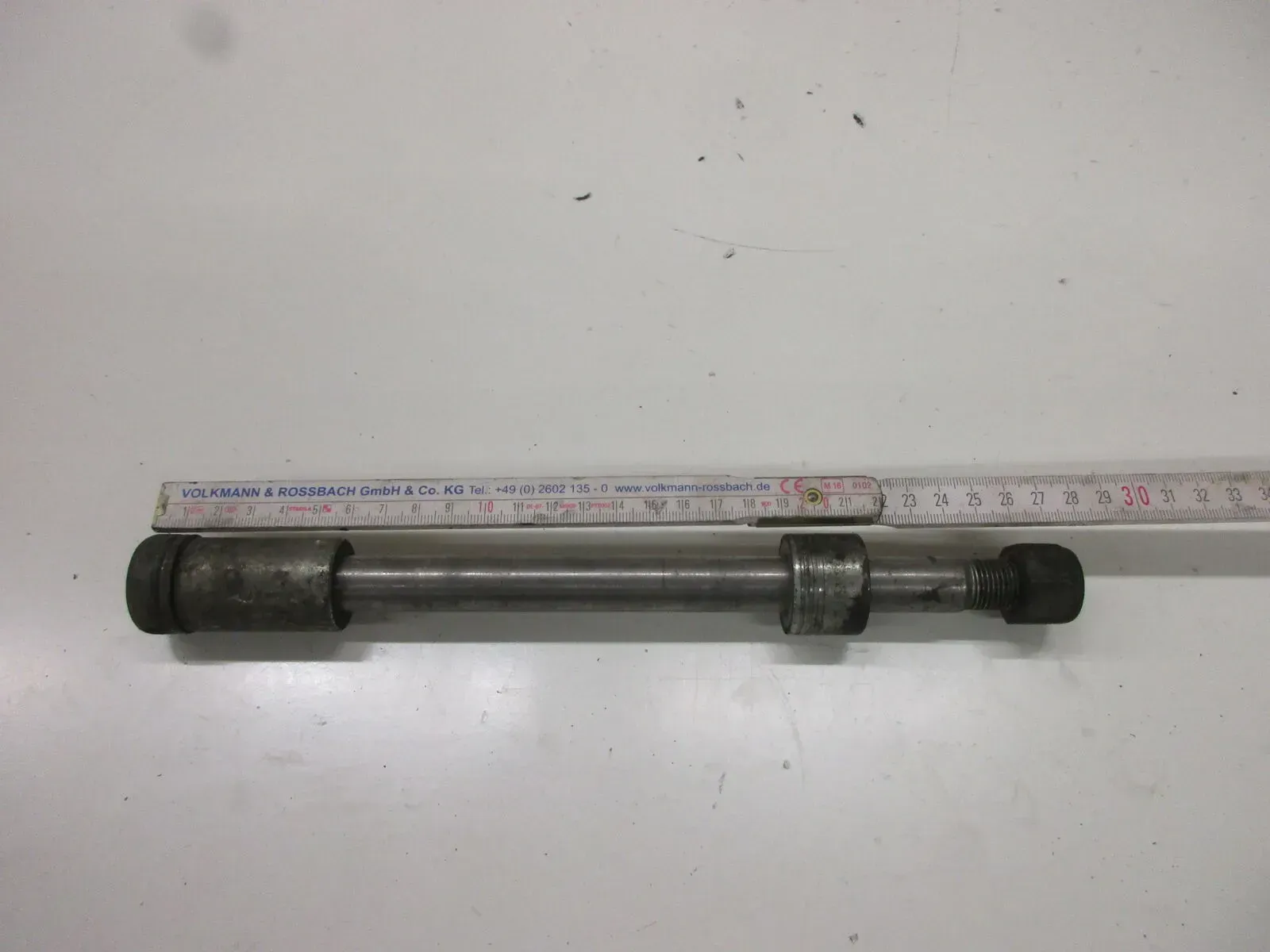 Suzuki GS 400 Bj.79 Steckachse hinten 17 mm Achse Hinterrad Felge axle Schraube - Bild 1