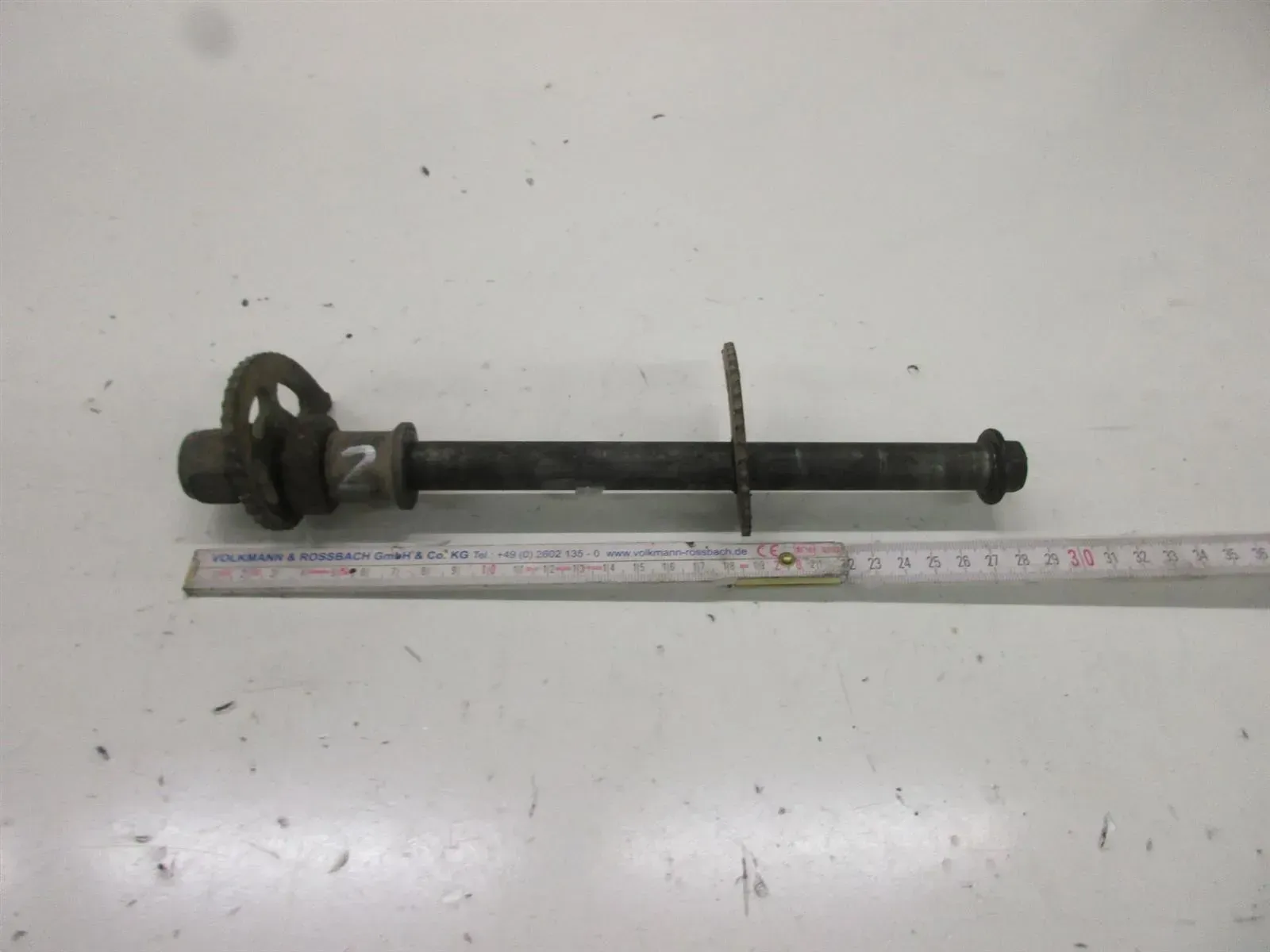 1. Suzuki DR 600 R SN 41 A Steckachse hinten (2) Achse Hinterrad Kettenspanner - Bild 1