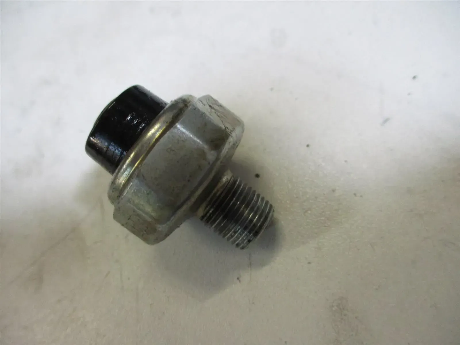 Öldruckschalter Schalter 3. Suzuki GSX 750 F GR 78 Motoröl Sensor Druckschalte - Bild 1
