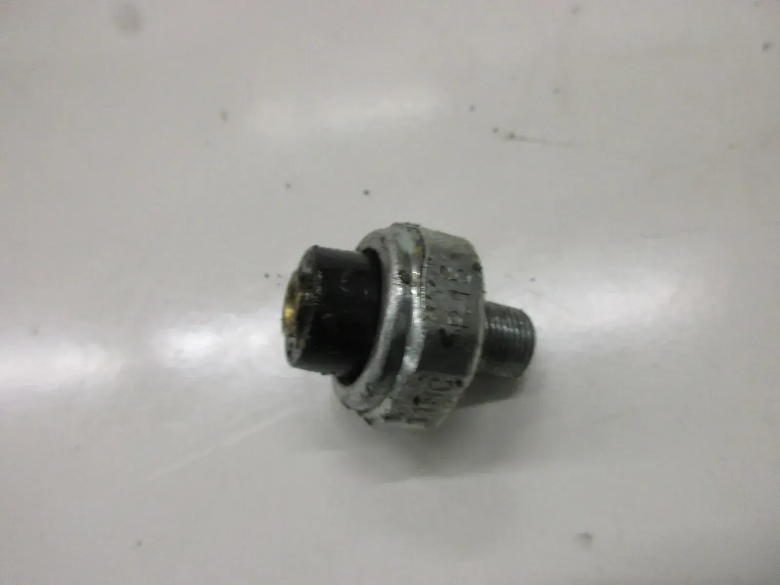 Öldruckschalter Motorschalter Ölschalter 1. Suzuki GSX 750 F GR 78 A Sensor - Bild 1