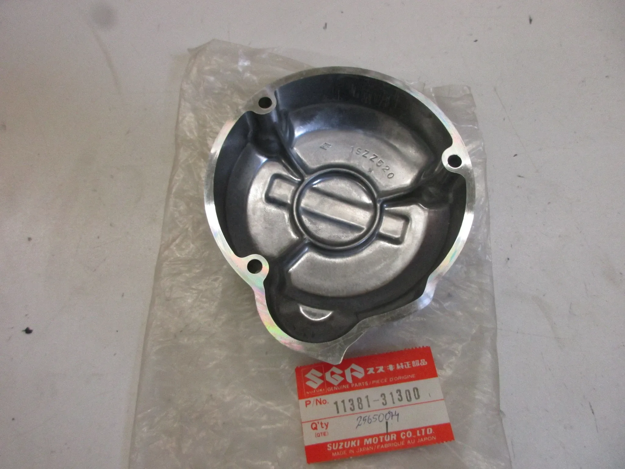 Ignition cover E1603. Suzuki GS 750 E Engine cover 11381